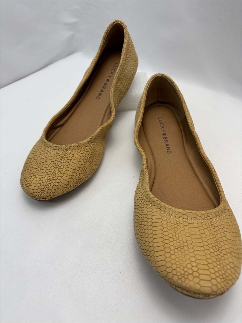 Lucky Brand Emmie Women’s 9 Mustard Tan Snake-Print Ballet Flats #396